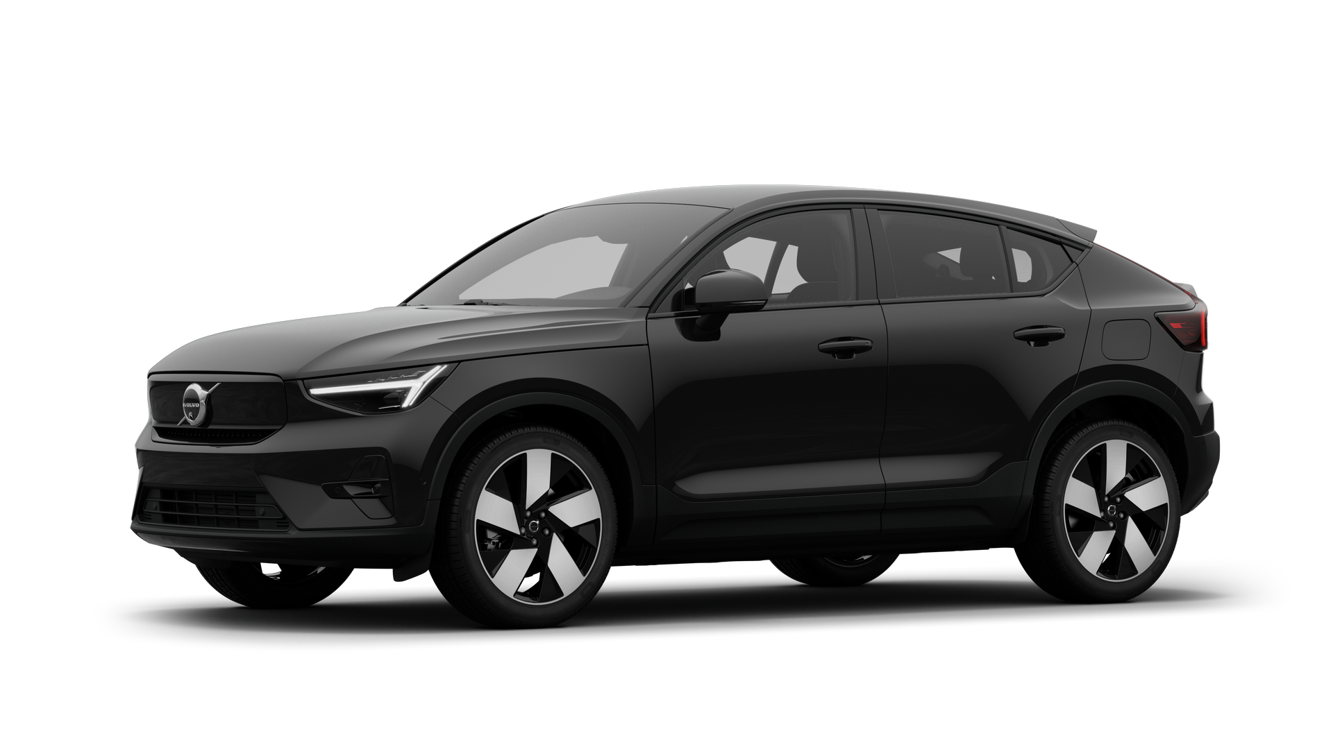 Exterior del vehículo Volvo en vista de tres cuartos, fondo de estudio liso.