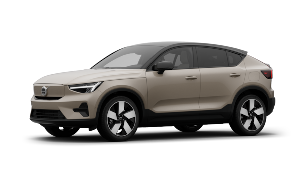 Exteriér vozidla Volvo v trojštvrtinovom pohľade, obyčajné štúdiové pozadie.