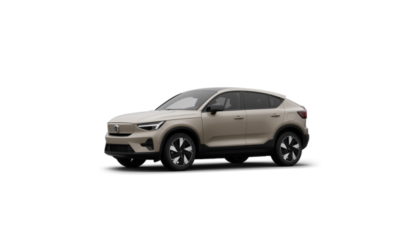 Vue de trois quarts de l’extérieur d’une Volvo sur un fond de studio uni.