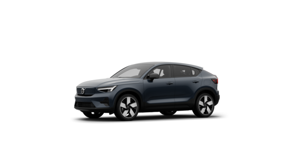 Driekwart aanzicht van de buitenkant van een Volvo in een effen studioachtergrond.