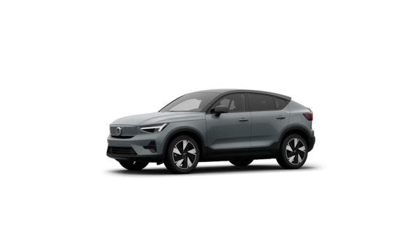 Vue de trois quarts de l’extérieur d’une Volvo sur un fond de studio uni.