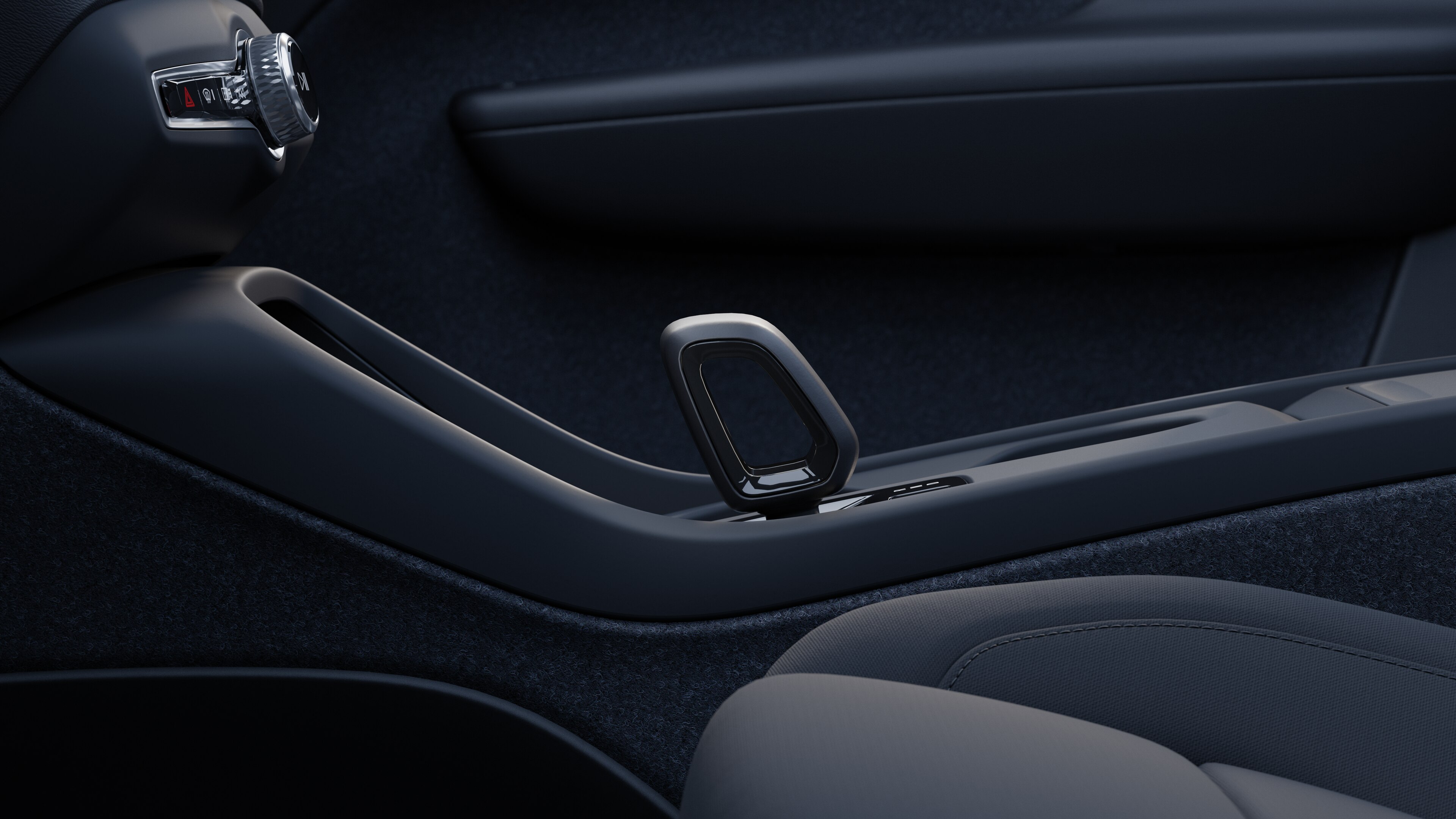 Het interieur van een Volvo met dashboard, stuur en middenconsole met digitaal display op een open wegachtergrond.