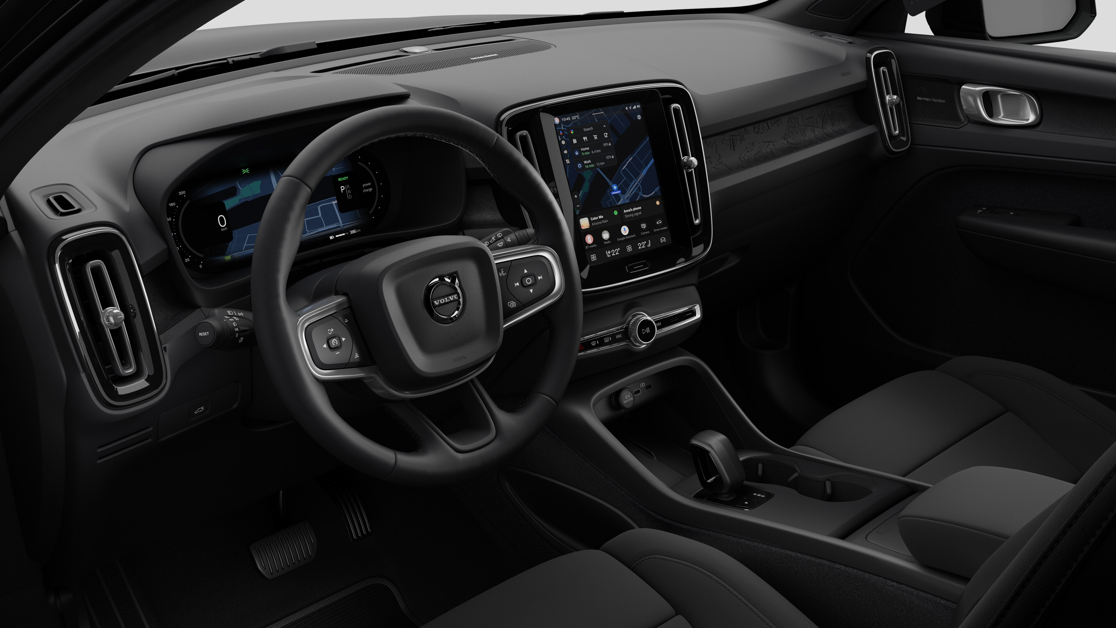 Wnętrze samochodu Volvo z deską rozdzielczą, kierownicą, konsolą środkową i cyfrowym wyświetlaczem na prostym tle studia