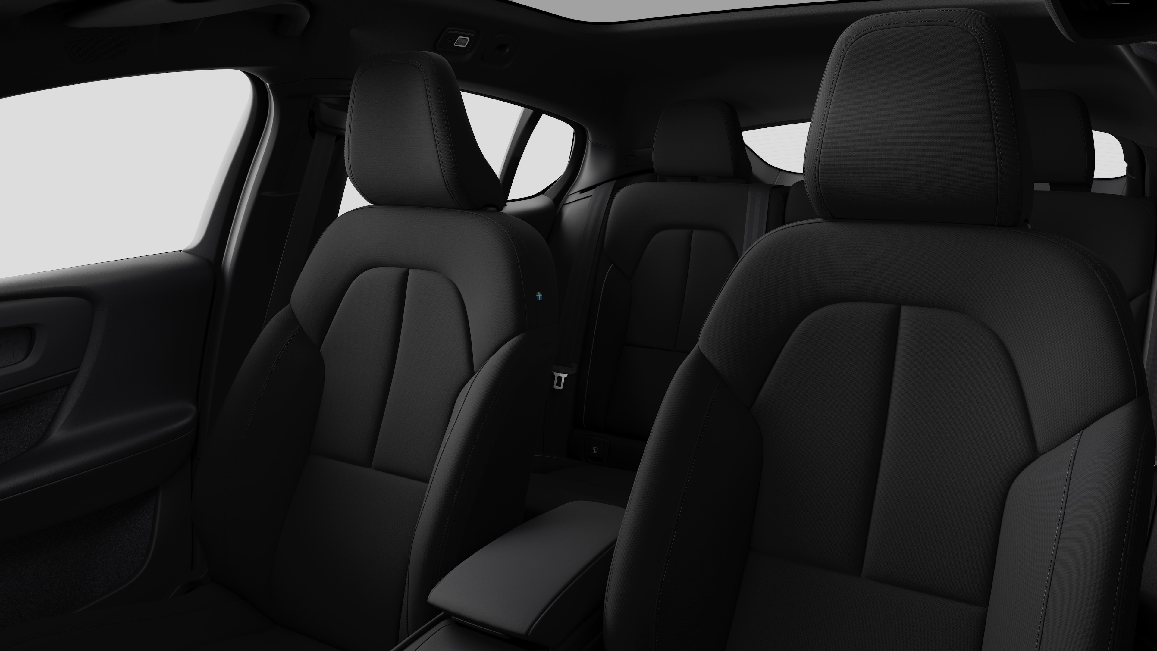 Volvo automašīnas salons ar aizmugurējo pasažieru sēdekļiem un centrālo konsoli vienkāršā studijas fonā.