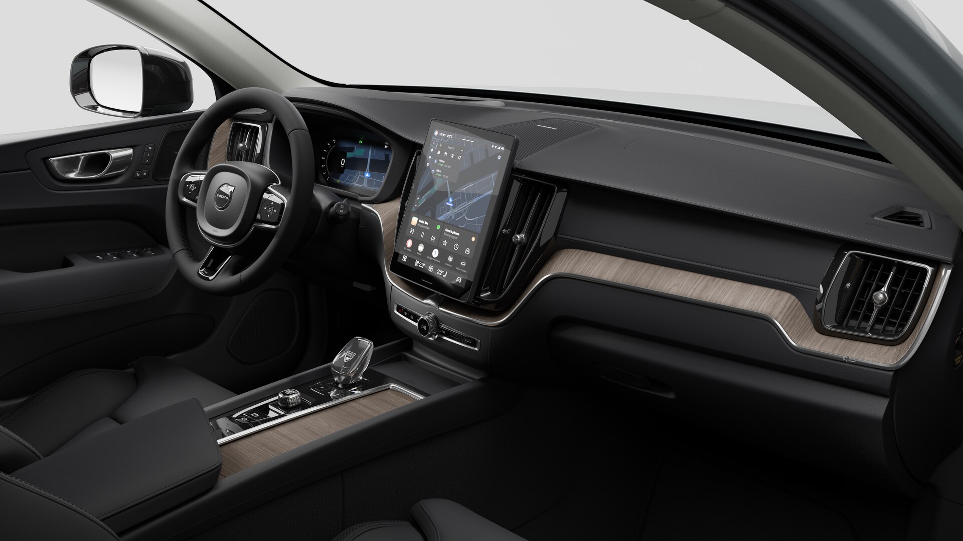 Vue intérieure d’une Volvo montrant le tableau de bord, le volant, la console centrale et l’écran d’affichage numérique sur un fond de studio uni.