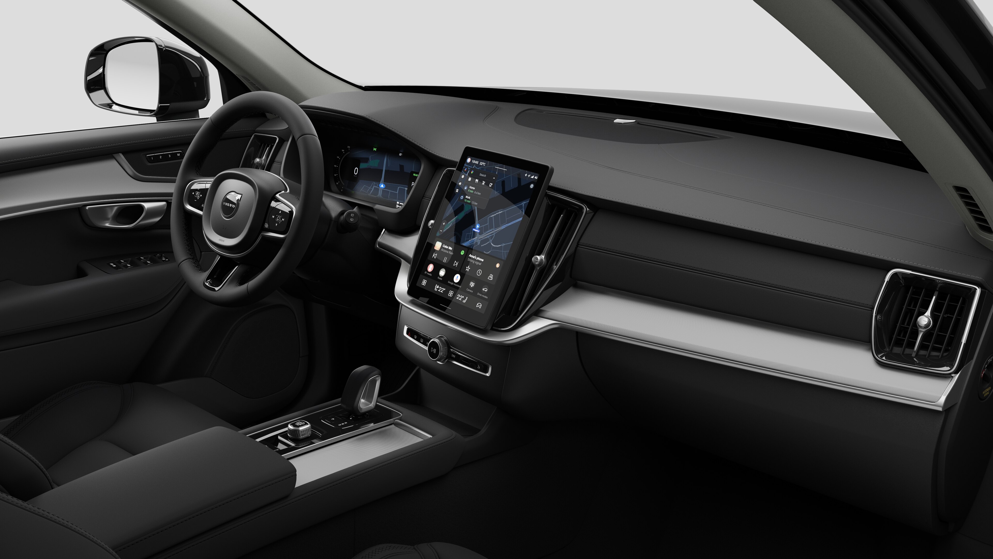 Vista interna di un'auto Volvo che mostra il cruscotto, il volante, la console centrale e lo schermo digitale sullo sfondo di uno studio.