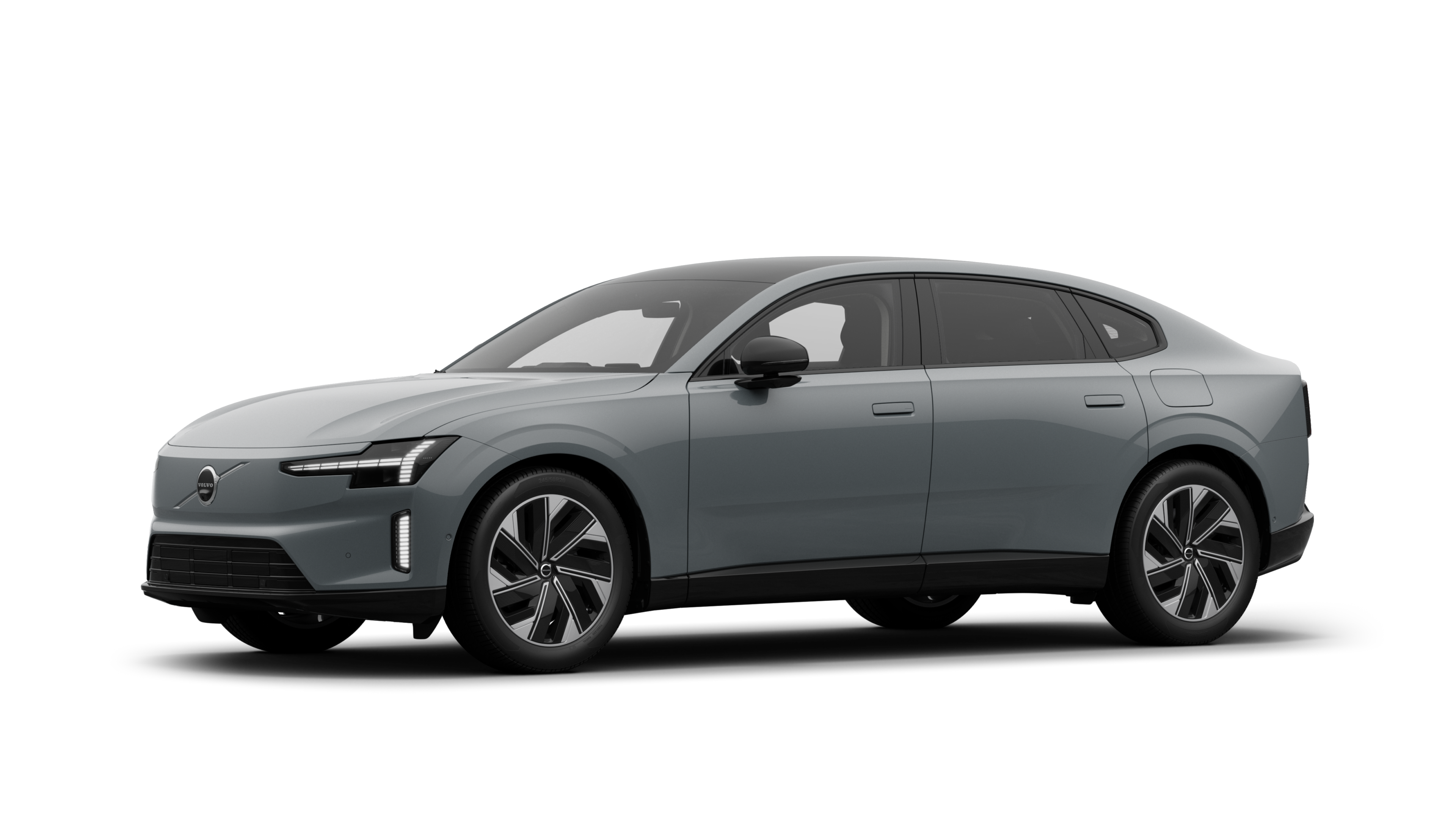 Extérieur d’une Volvo vue de trois quarts, fond de studio uni.