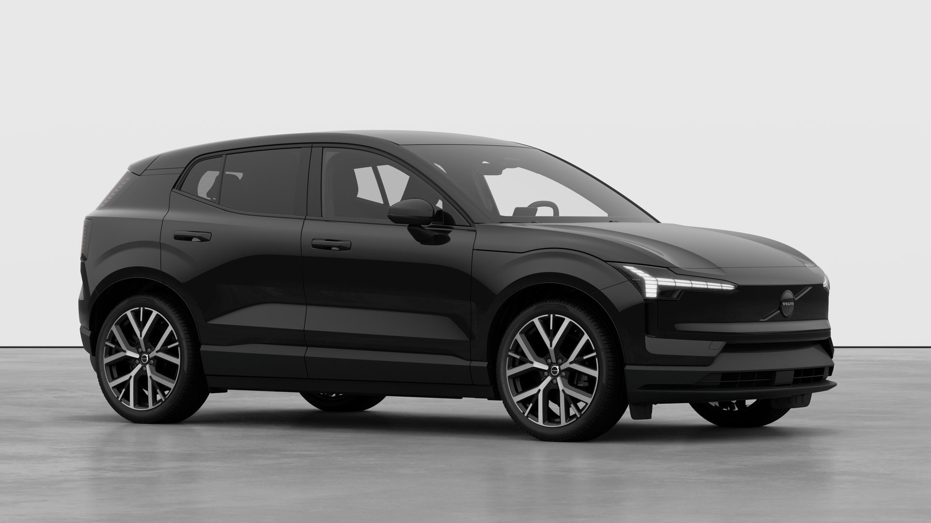 Extérieur d’une Volvo, vue de trois quarts sur un fond de studio uni.