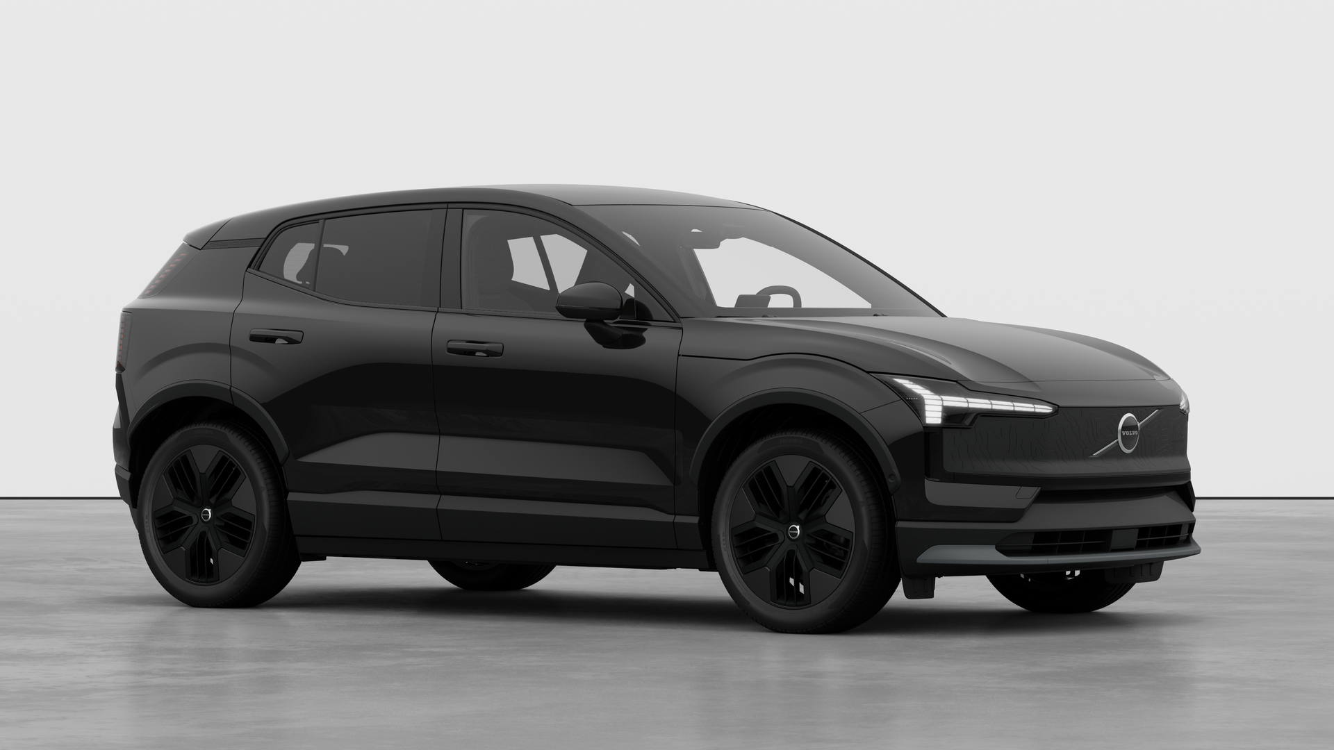 Extérieur d’une Volvo, vue de trois quarts sur un fond de studio uni.