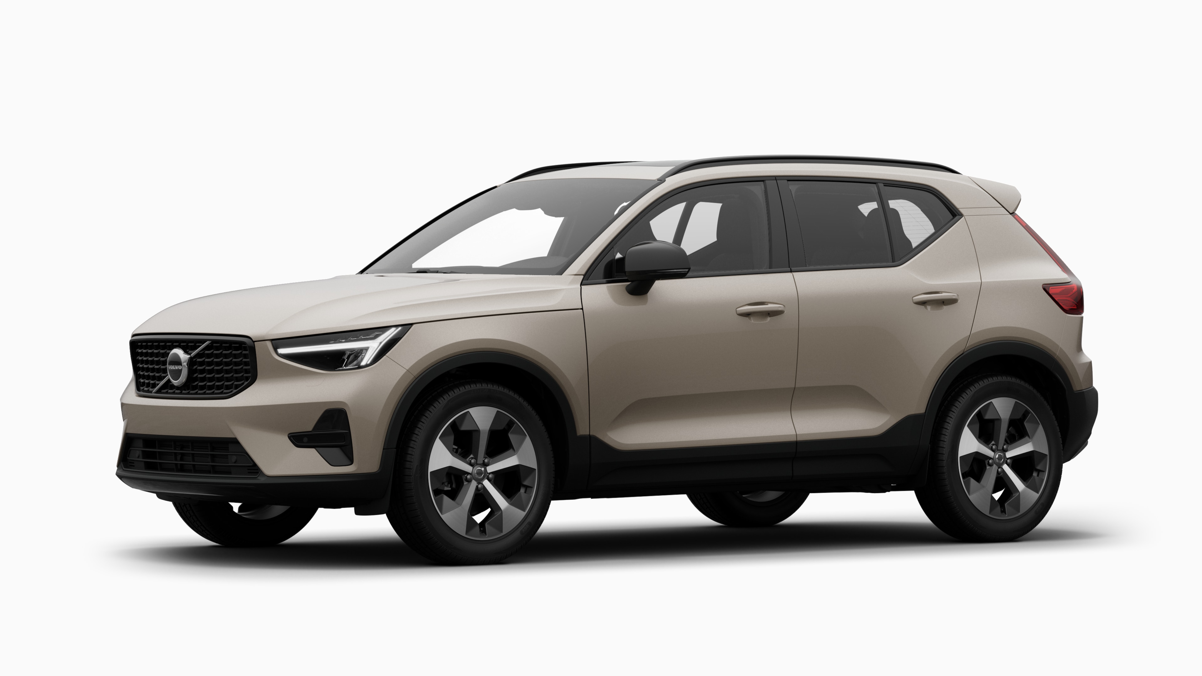 Exterior del vehículo Volvo en vista de tres cuartos, fondo de estudio liso.