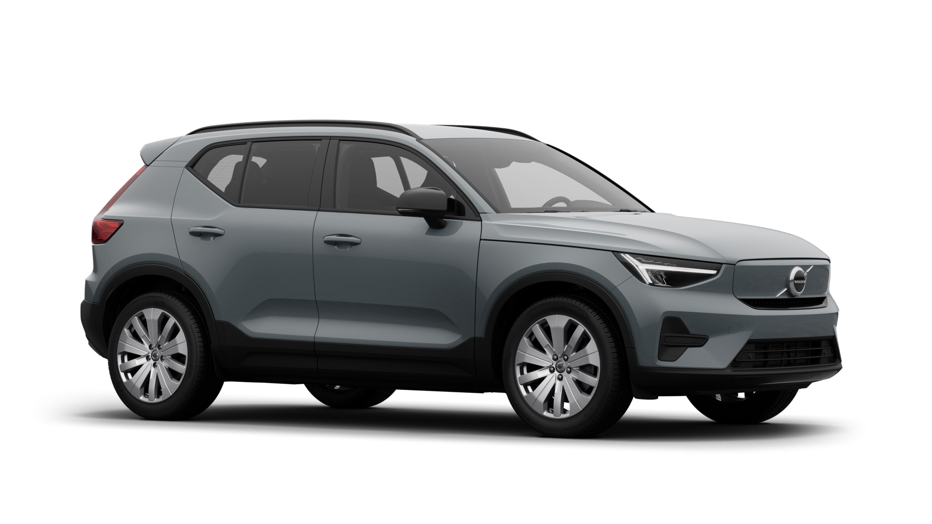 Extérieur d’une Volvo, vue de trois quarts sur un fond de studio uni.