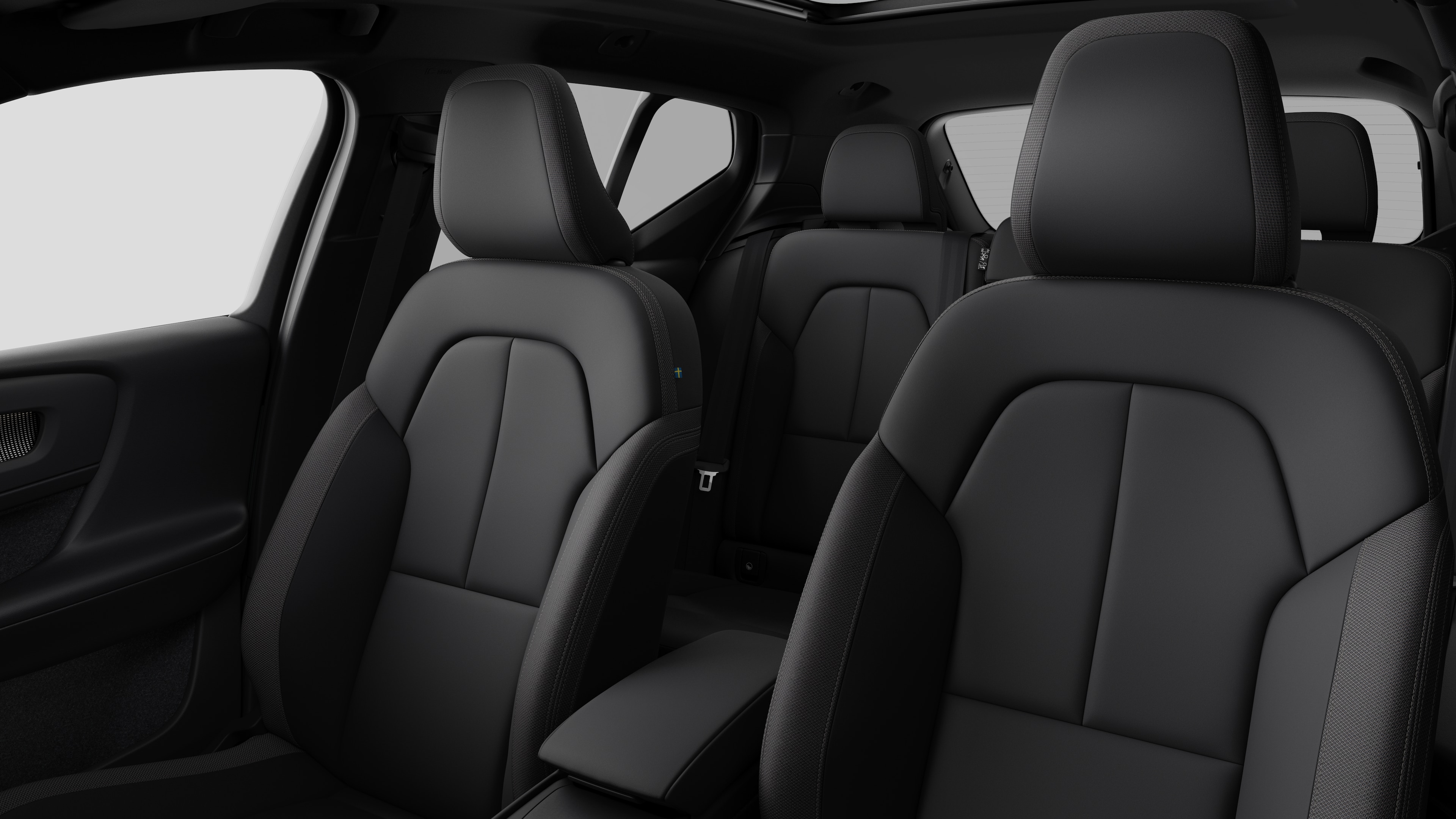 Intérieur d’une Volvo montrant les sièges passagers arrière et la console centrale dans un studio uni.